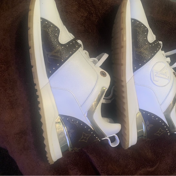 Authentic Louis Vuitton sneakers - Picture 5 of 7